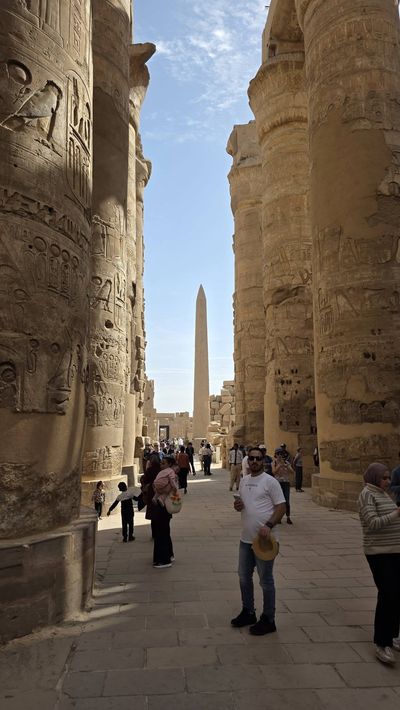 Karnak Temple...obrovský, monumentální, kolosální... Můžete tam chodit hodiny a hodiny a pořád jste neprošli všechno. Což je úplně jedno.…