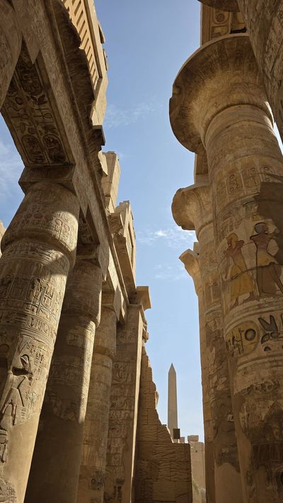 Karnak Temple...obrovský, monumentální, kolosální... Můžete tam chodit hodiny a hodiny a pořád jste neprošli všechno. Což je úplně jedno.…