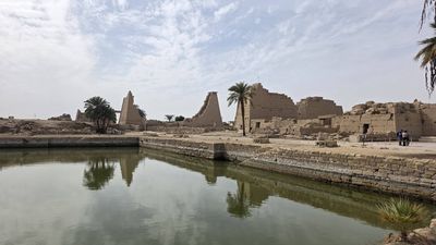 Karnak Temple...obrovský, monumentální, kolosální... Můžete tam chodit hodiny a hodiny a pořád jste neprošli všechno. Což je úplně jedno.…