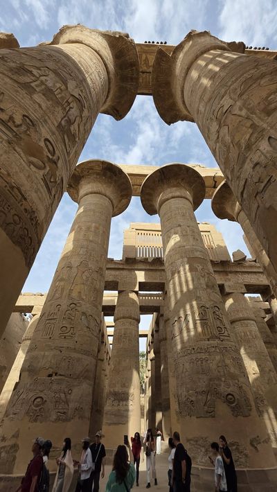 Karnak Temple...obrovský, monumentální, kolosální... Můžete tam chodit hodiny a hodiny a pořád jste neprošli všechno. Což je úplně jedno.…
