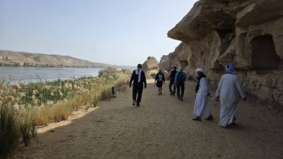 Gebel el-Silsila. Toto misto nas naprosto dostalo. Je to starověký lom na břehu Nilu, kde je prastarý skalní chrám a další pozůstatky věk…