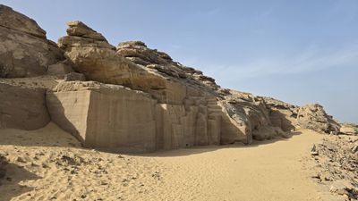 Gebel el-Silsila. Toto misto nas naprosto dostalo. Je to starověký lom na břehu Nilu, kde je prastarý skalní chrám a další pozůstatky věk…