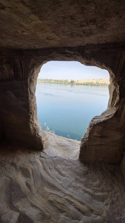 Gebel el-Silsila. Toto misto nas naprosto dostalo. Je to starověký lom na břehu Nilu, kde je prastarý skalní chrám a další pozůstatky věk…